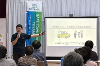 交通安全危険予測シミュレータを使った交通安全教室を開催しました