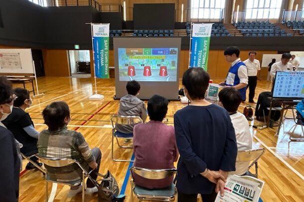 通いの場の仲間で集う会に運転技能向上トレーニング（脳トレ）で出店しました