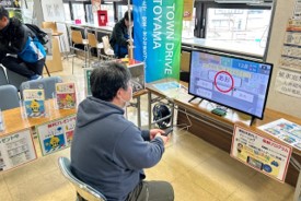 砺波市の「砺波駅にぎわい市」に運転技能向上トレーニング（脳トレ）で出店しました！